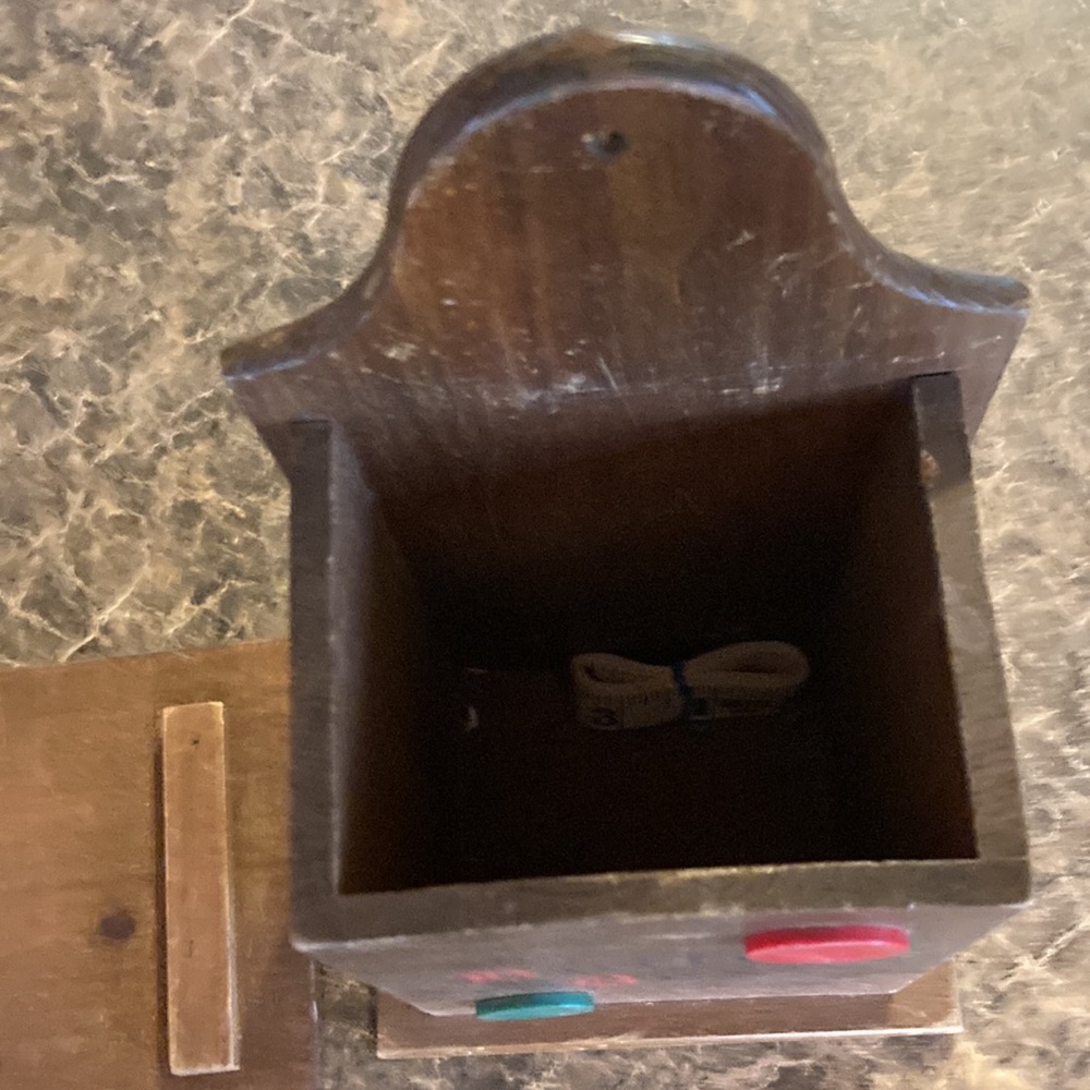 Vintage wooden button box - Picture 4 of 8